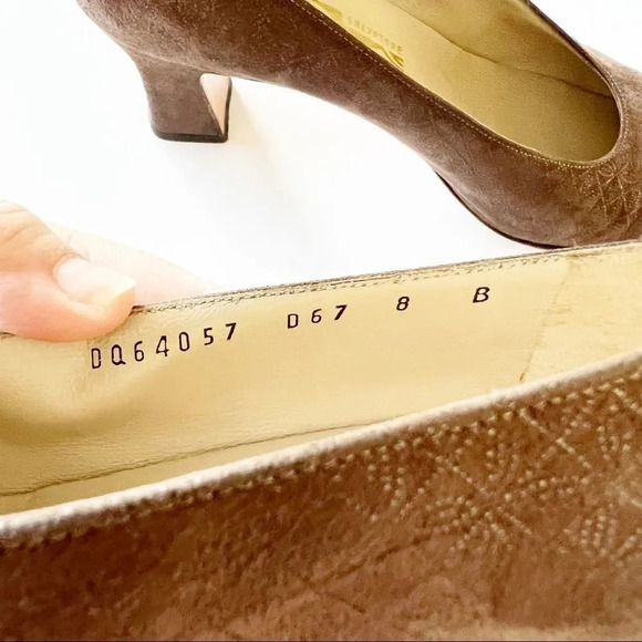 Salvatore Ferragamo Taupe Textured Leather Curved Heel Pumps Metallic Size 8 - Picture 4 of 11